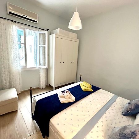 Cozy House With Backyard At Iraklio Attikis Apartment Athena Bagian luar foto