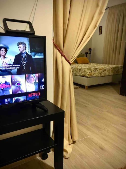 Cozy House With Backyard At Iraklio Attikis Apartment Athena Bagian luar foto