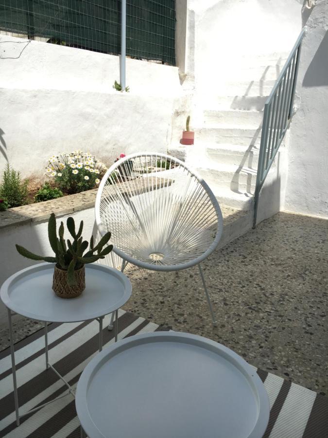 Cozy House With Backyard At Iraklio Attikis Apartment Athena Bagian luar foto