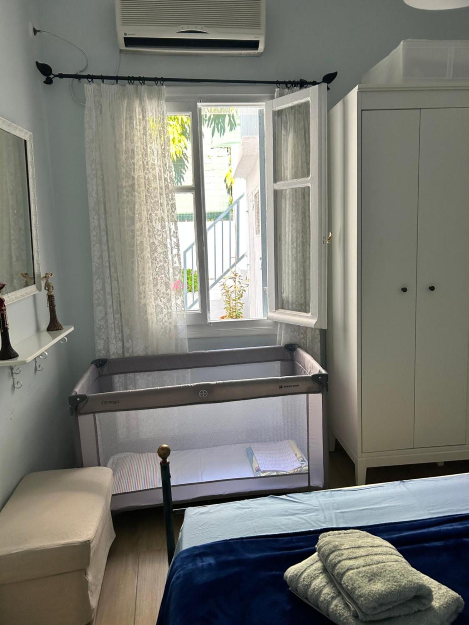 Cozy House With Backyard At Iraklio Attikis Apartment Athena Bagian luar foto