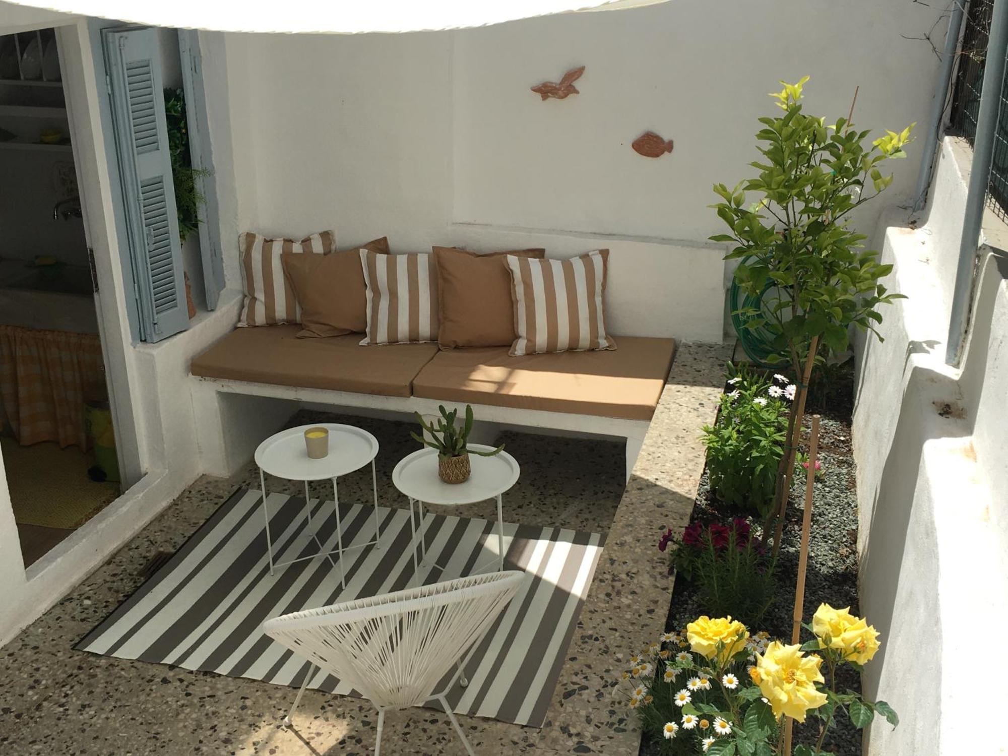 Cozy House With Backyard At Iraklio Attikis Apartment Athena Bagian luar foto