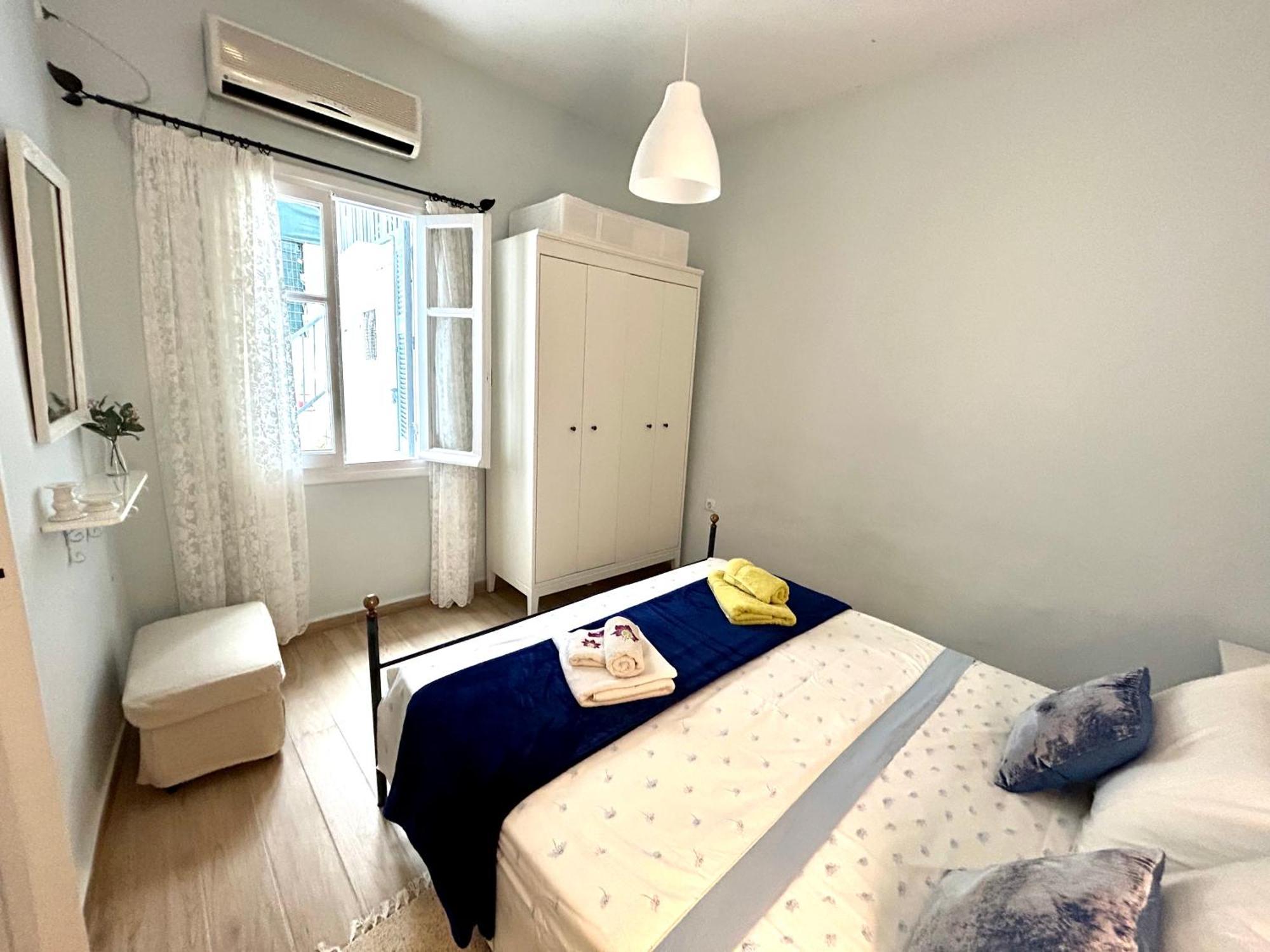 Cozy House With Backyard At Iraklio Attikis Apartment Athena Bagian luar foto