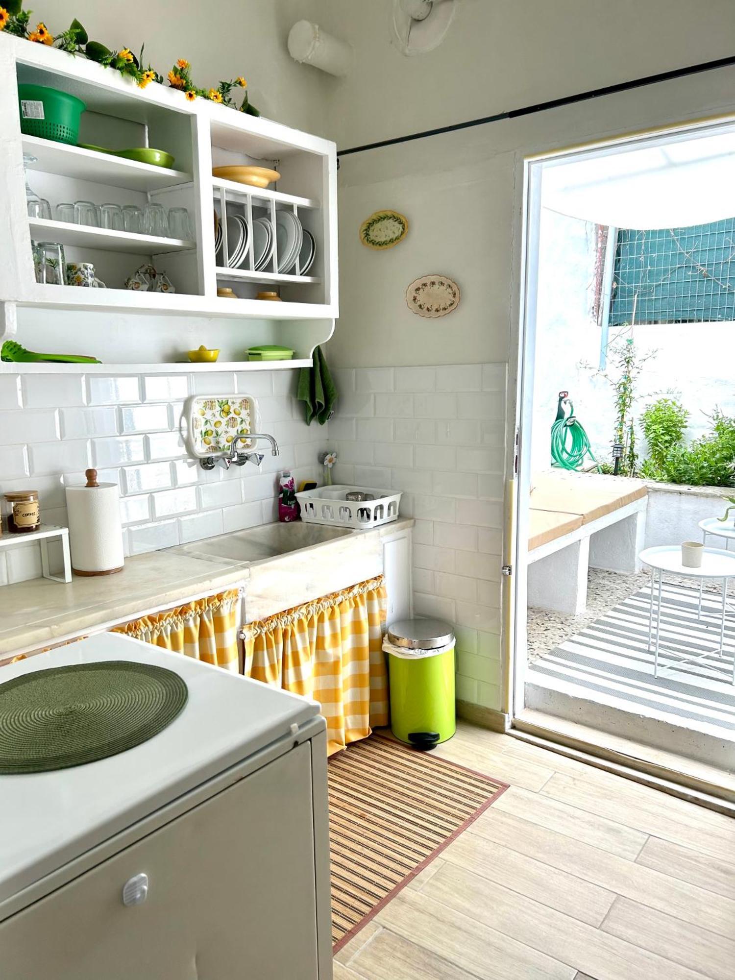 Cozy House With Backyard At Iraklio Attikis Apartment Athena Bagian luar foto